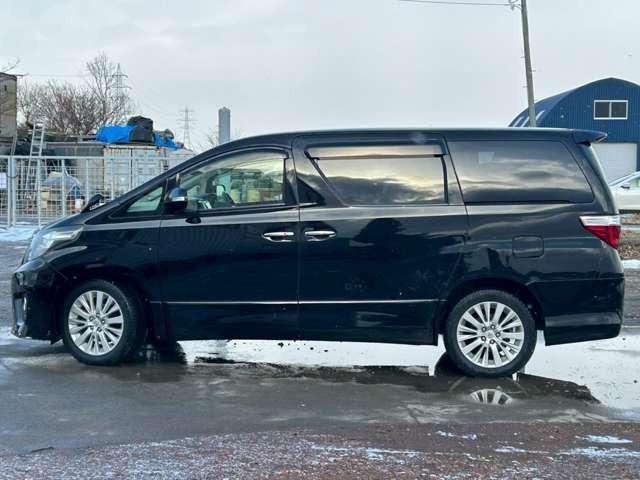 アルファード ２４０Ｓ　検Ｒ９／６　３列シート　ウォークスルー　社外ナビ　スマートキー　キーレス　両側スライドドア　アルミホイール　ブラック（5枚目）