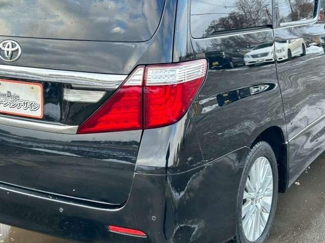 アルファード ２４０Ｓ　検Ｒ９／６　３列シート　ウォークスルー　社外ナビ　スマートキー　キーレス　両側スライドドア　アルミホイール　ブラック（16枚目）