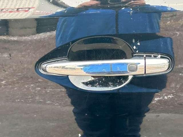 アルファード ２４０Ｓ　検Ｒ９／６　３列シート　ウォークスルー　社外ナビ　スマートキー　キーレス　両側スライドドア　アルミホイール　ブラック（21枚目）