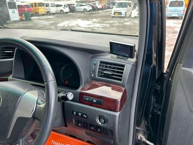 アルファード ２４０Ｓ　検Ｒ９／６　３列シート　ウォークスルー　社外ナビ　スマートキー　キーレス　両側スライドドア　アルミホイール　ブラック（33枚目）