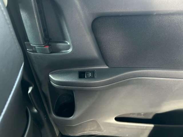 アルファード ２４０Ｓ　検Ｒ９／６　３列シート　ウォークスルー　社外ナビ　スマートキー　キーレス　両側スライドドア　アルミホイール　ブラック（34枚目）