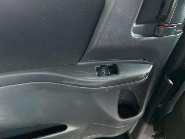 アルファード ２４０Ｓ　検Ｒ９／６　３列シート　ウォークスルー　社外ナビ　スマートキー　キーレス　両側スライドドア　アルミホイール　ブラック（35枚目）