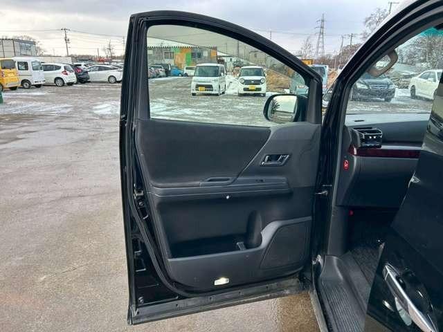 アルファード ２４０Ｓ　検Ｒ９／６　３列シート　ウォークスルー　社外ナビ　スマートキー　キーレス　両側スライドドア　アルミホイール　ブラック（37枚目）