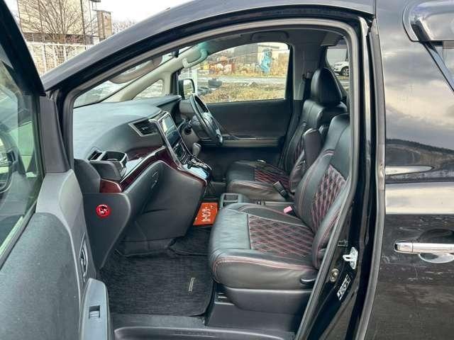 アルファード ２４０Ｓ　検Ｒ９／６　３列シート　ウォークスルー　社外ナビ　スマートキー　キーレス　両側スライドドア　アルミホイール　ブラック（54枚目）