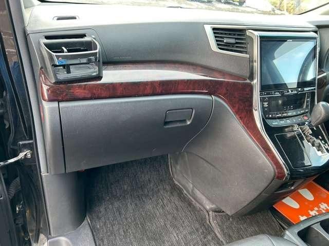 アルファード ２４０Ｓ　検Ｒ９／６　３列シート　ウォークスルー　社外ナビ　スマートキー　キーレス　両側スライドドア　アルミホイール　ブラック（56枚目）