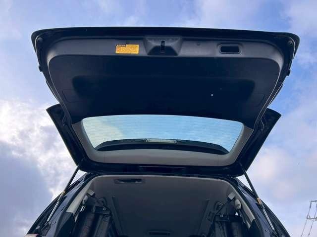 アルファード ２４０Ｓ　検Ｒ９／６　３列シート　ウォークスルー　社外ナビ　スマートキー　キーレス　両側スライドドア　アルミホイール　ブラック（69枚目）