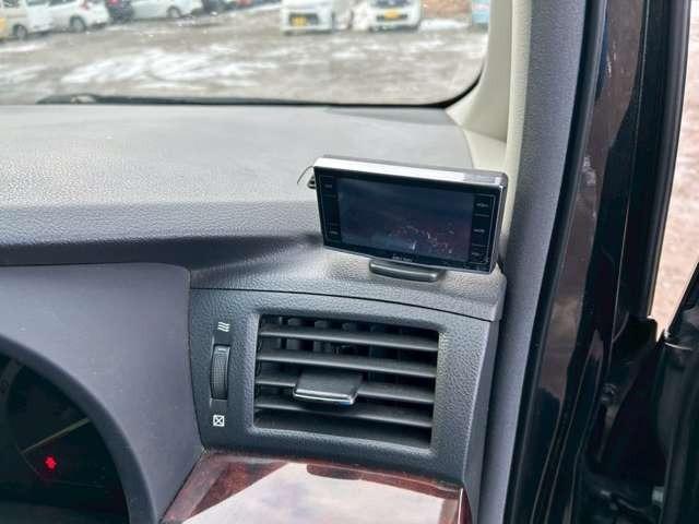 アルファード ２４０Ｓ　検Ｒ９／６　３列シート　ウォークスルー　社外ナビ　スマートキー　キーレス　両側スライドドア　アルミホイール　ブラック（70枚目）