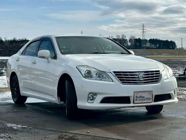 クラウン ２．５ロイヤルサルーンｉ－Ｆｏｕｒ　プレミアムＥＤ　車検整備付　アルミホイール　純正ナビ　バックカメラ　ＥＴＣ　クルーズコントロール　スマートキー　キーレス　ホワイトパールクリスタルシャイン（2枚目）