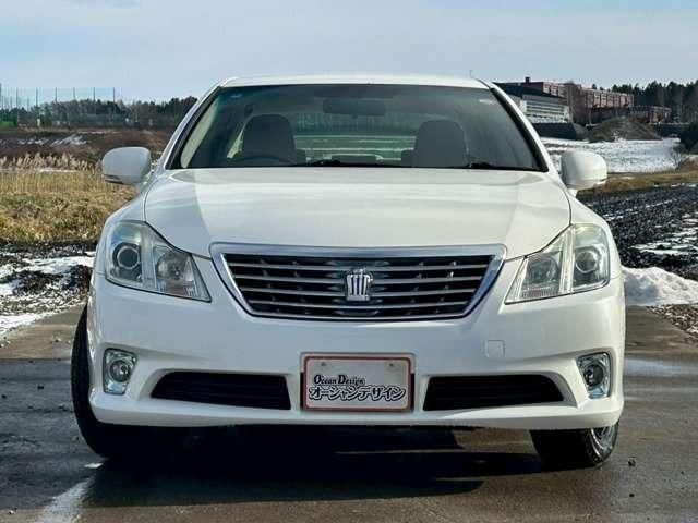 クラウン ２．５ロイヤルサルーンｉ－Ｆｏｕｒ　プレミアムＥＤ　車検整備付　アルミホイール　純正ナビ　バックカメラ　ＥＴＣ　クルーズコントロール　スマートキー　キーレス　ホワイトパールクリスタルシャイン（3枚目）