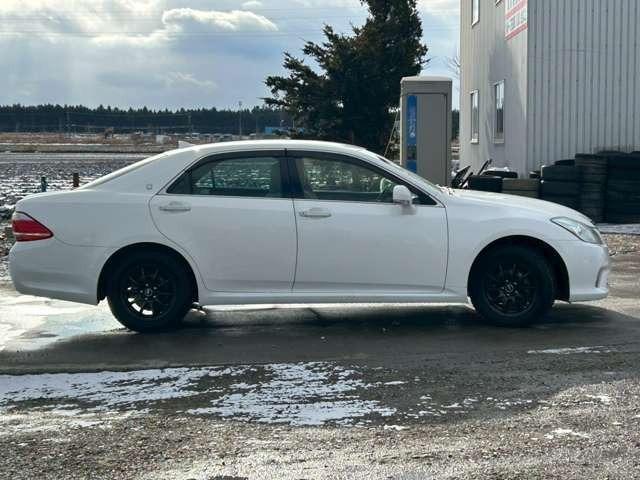 クラウン ２．５ロイヤルサルーンｉ－Ｆｏｕｒ　プレミアムＥＤ　車検整備付　アルミホイール　純正ナビ　バックカメラ　ＥＴＣ　クルーズコントロール　スマートキー　キーレス　ホワイトパールクリスタルシャイン（6枚目）