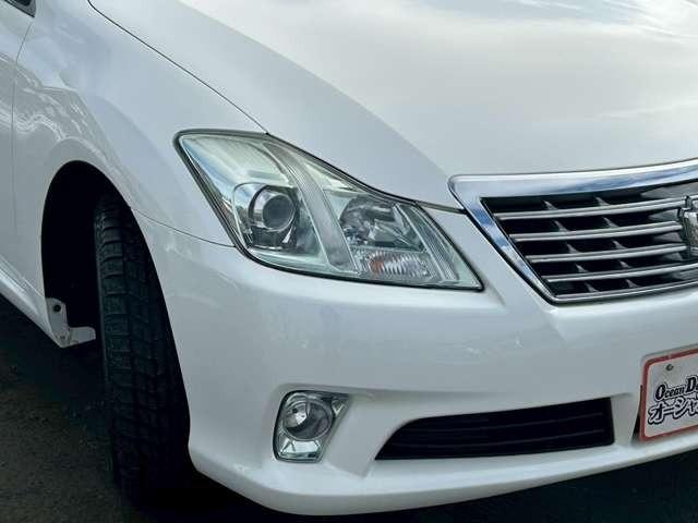 クラウン ２．５ロイヤルサルーンｉ－Ｆｏｕｒ　プレミアムＥＤ　車検整備付　アルミホイール　純正ナビ　バックカメラ　ＥＴＣ　クルーズコントロール　スマートキー　キーレス　ホワイトパールクリスタルシャイン（13枚目）