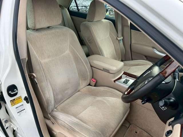 クラウン ２．５ロイヤルサルーンｉ－Ｆｏｕｒ　プレミアムＥＤ　車検整備付　アルミホイール　純正ナビ　バックカメラ　ＥＴＣ　クルーズコントロール　スマートキー　キーレス　ホワイトパールクリスタルシャイン（27枚目）