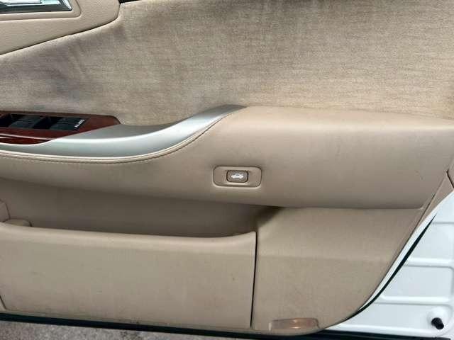 クラウン ２．５ロイヤルサルーンｉ－Ｆｏｕｒ　プレミアムＥＤ　車検整備付　アルミホイール　純正ナビ　バックカメラ　ＥＴＣ　クルーズコントロール　スマートキー　キーレス　ホワイトパールクリスタルシャイン（36枚目）