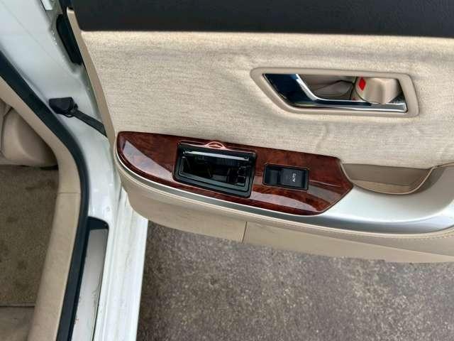 クラウン ２．５ロイヤルサルーンｉ－Ｆｏｕｒ　プレミアムＥＤ　車検整備付　アルミホイール　純正ナビ　バックカメラ　ＥＴＣ　クルーズコントロール　スマートキー　キーレス　ホワイトパールクリスタルシャイン（37枚目）