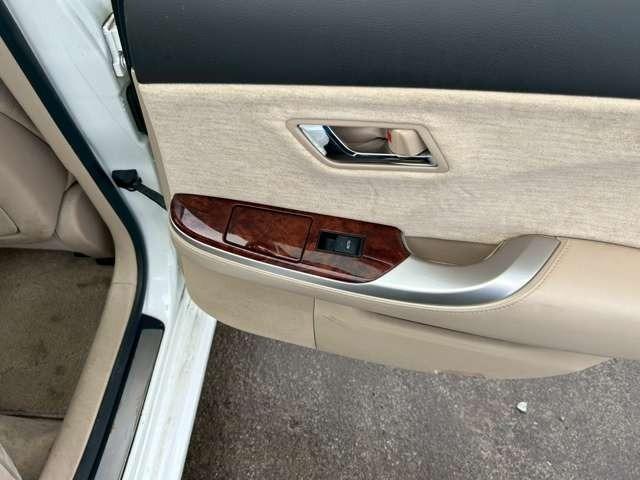 クラウン ２．５ロイヤルサルーンｉ－Ｆｏｕｒ　プレミアムＥＤ　車検整備付　アルミホイール　純正ナビ　バックカメラ　ＥＴＣ　クルーズコントロール　スマートキー　キーレス　ホワイトパールクリスタルシャイン（39枚目）