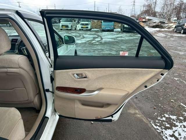 クラウン ２．５ロイヤルサルーンｉ－Ｆｏｕｒ　プレミアムＥＤ　車検整備付　アルミホイール　純正ナビ　バックカメラ　ＥＴＣ　クルーズコントロール　スマートキー　キーレス　ホワイトパールクリスタルシャイン（40枚目）