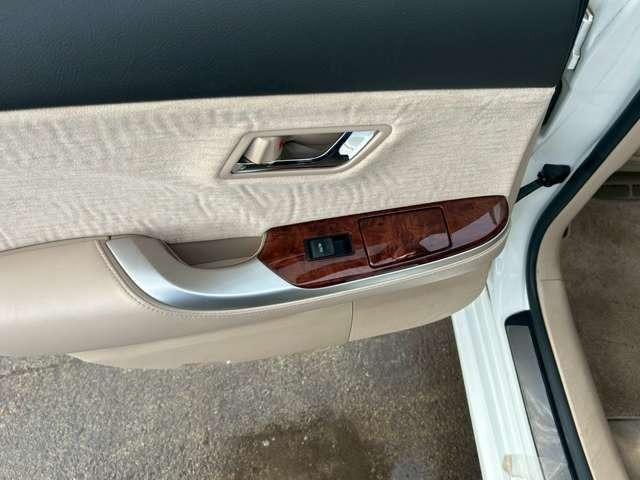 クラウン ２．５ロイヤルサルーンｉ－Ｆｏｕｒ　プレミアムＥＤ　車検整備付　アルミホイール　純正ナビ　バックカメラ　ＥＴＣ　クルーズコントロール　スマートキー　キーレス　ホワイトパールクリスタルシャイン（41枚目）