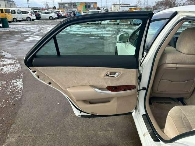 クラウン ２．５ロイヤルサルーンｉ－Ｆｏｕｒ　プレミアムＥＤ　車検整備付　アルミホイール　純正ナビ　バックカメラ　ＥＴＣ　クルーズコントロール　スマートキー　キーレス　ホワイトパールクリスタルシャイン（42枚目）