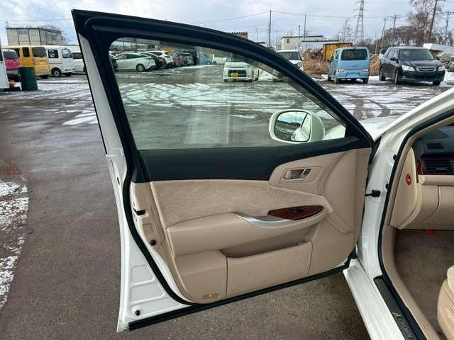 クラウン ２．５ロイヤルサルーンｉ－Ｆｏｕｒ　プレミアムＥＤ　車検整備付　アルミホイール　純正ナビ　バックカメラ　ＥＴＣ　クルーズコントロール　スマートキー　キーレス　ホワイトパールクリスタルシャイン（44枚目）