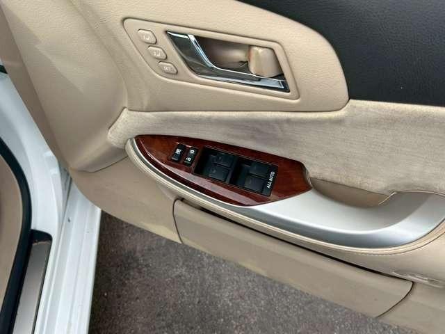 クラウン ２．５ロイヤルサルーンｉ－Ｆｏｕｒ　プレミアムＥＤ　車検整備付　アルミホイール　純正ナビ　バックカメラ　ＥＴＣ　クルーズコントロール　スマートキー　キーレス　ホワイトパールクリスタルシャイン（45枚目）