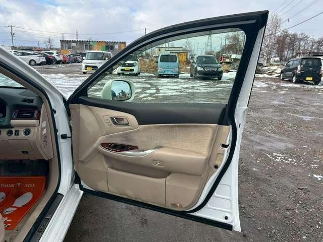 クラウン ２．５ロイヤルサルーンｉ－Ｆｏｕｒ　プレミアムＥＤ　車検整備付　アルミホイール　純正ナビ　バックカメラ　ＥＴＣ　クルーズコントロール　スマートキー　キーレス　ホワイトパールクリスタルシャイン（46枚目）