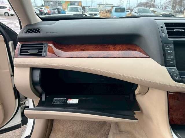 クラウン ２．５ロイヤルサルーンｉ－Ｆｏｕｒ　プレミアムＥＤ　車検整備付　アルミホイール　純正ナビ　バックカメラ　ＥＴＣ　クルーズコントロール　スマートキー　キーレス　ホワイトパールクリスタルシャイン（62枚目）