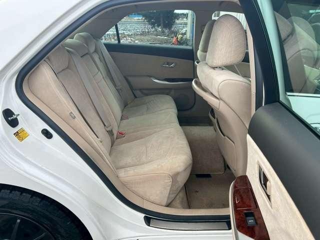 クラウン ２．５ロイヤルサルーンｉ－Ｆｏｕｒ　プレミアムＥＤ　車検整備付　アルミホイール　純正ナビ　バックカメラ　ＥＴＣ　クルーズコントロール　スマートキー　キーレス　ホワイトパールクリスタルシャイン（68枚目）