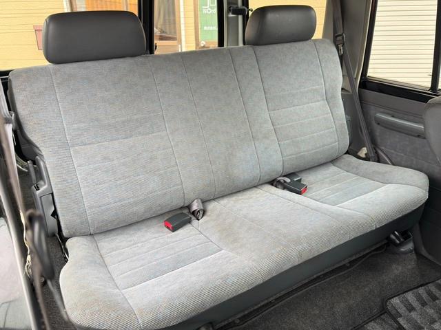 ランドクルーザー７０ ＬＸ　／本州西日本仕入れ／オールペイントブラック／後期型７６／フロントコイルサスペンション／電圧１２Ｖ／純正ナローボデイ／４ナンバー登録／ブラッドレーアルミホイール／グッドリッヂＫＯ２オールテレーンタイヤ／（24枚目）
