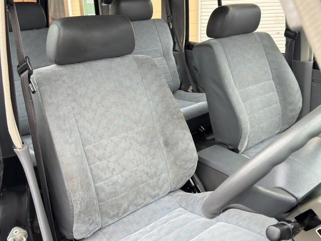 ランドクルーザー７０ ＬＸ　／本州西日本仕入れ／オールペイントブラック／後期型７６／フロントコイルサスペンション／電圧１２Ｖ／純正ナローボデイ／４ナンバー登録／ブラッドレーアルミホイール／グッドリッヂＫＯ２オールテレーンタイヤ／（28枚目）