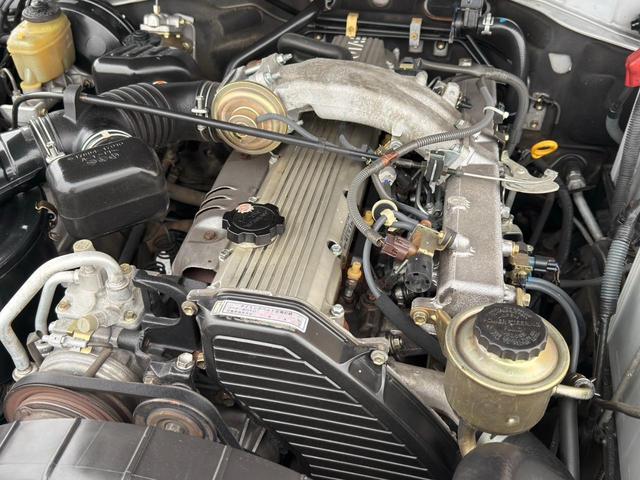 ランドクルーザー７０ ＬＸ　／本州西日本仕入れ／オールペイントブラック／後期型７６／フロントコイルサスペンション／電圧１２Ｖ／純正ナローボデイ／４ナンバー登録／ブラッドレーアルミホイール／グッドリッヂＫＯ２オールテレーンタイヤ／（30枚目）