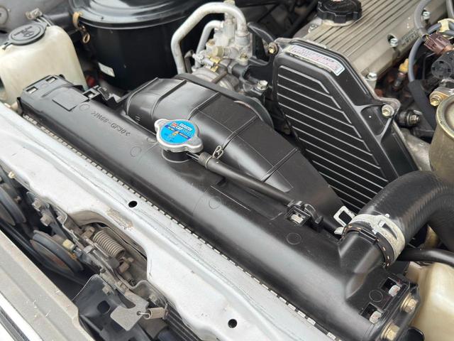 ランドクルーザー７０ ＬＸ　／本州西日本仕入れ／オールペイントブラック／後期型７６／フロントコイルサスペンション／電圧１２Ｖ／純正ナローボデイ／４ナンバー登録／ブラッドレーアルミホイール／グッドリッヂＫＯ２オールテレーンタイヤ／（32枚目）