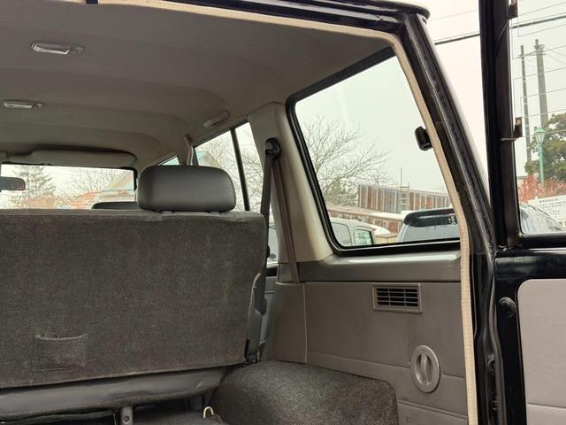ランドクルーザー７０ ＬＸ　／本州西日本仕入れ／オールペイントブラック／後期型７６／フロントコイルサスペンション／電圧１２Ｖ／純正ナローボデイ／４ナンバー登録／ブラッドレーアルミホイール／グッドリッヂＫＯ２オールテレーンタイヤ／（41枚目）
