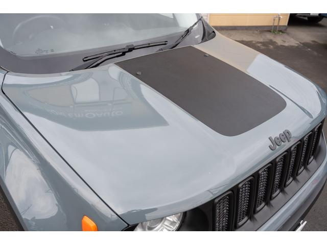 ジープ・レネゲード トレイルホーク　／関東仕入れ／４ＷＤモデル／エクストリームアルミホイール／Ｂｌｕｅｔｏｏｔｈナビ／ウィンカーミラー／ＨＩＤライト／オートエアコン／クリアランスソナー／レーンキープアシスト／ＡＢＳ／ＡＩＲＢＡＧ／（12枚目）