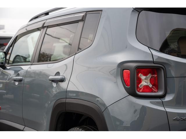 ジープ・レネゲード トレイルホーク　／関東仕入れ／４ＷＤモデル／エクストリームアルミホイール／Ｂｌｕｅｔｏｏｔｈナビ／ウィンカーミラー／ＨＩＤライト／オートエアコン／クリアランスソナー／レーンキープアシスト／ＡＢＳ／ＡＩＲＢＡＧ／（18枚目）