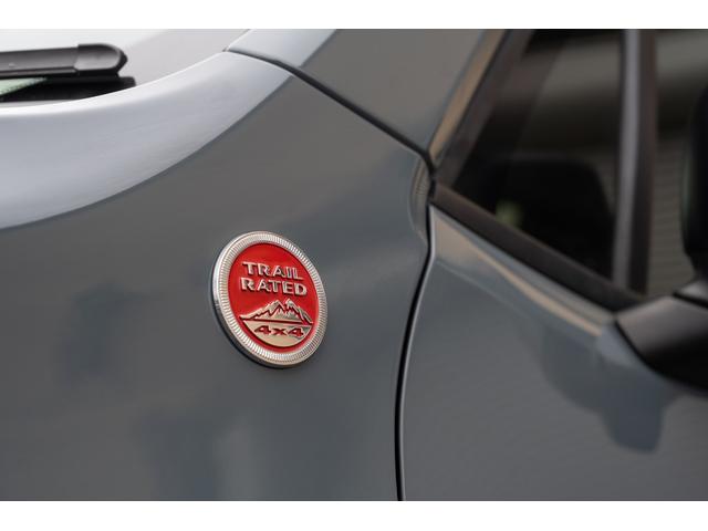 ジープ・レネゲード トレイルホーク　／関東仕入れ／４ＷＤモデル／エクストリームアルミホイール／Ｂｌｕｅｔｏｏｔｈナビ／ウィンカーミラー／ＨＩＤライト／オートエアコン／クリアランスソナー／レーンキープアシスト／ＡＢＳ／ＡＩＲＢＡＧ／（19枚目）