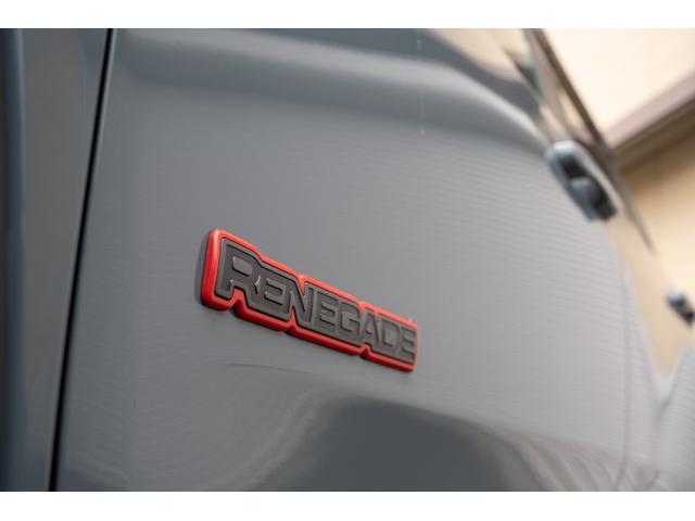 ジープ・レネゲード トレイルホーク　／関東仕入れ／４ＷＤモデル／エクストリームアルミホイール／Ｂｌｕｅｔｏｏｔｈナビ／ウィンカーミラー／ＨＩＤライト／オートエアコン／クリアランスソナー／レーンキープアシスト／ＡＢＳ／ＡＩＲＢＡＧ／（20枚目）