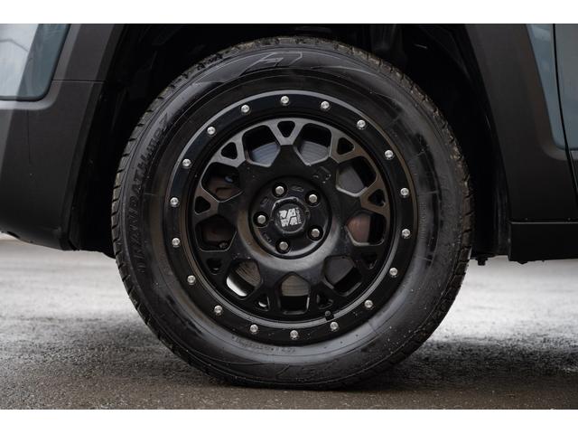 ジープ・レネゲード トレイルホーク　／関東仕入れ／４ＷＤモデル／エクストリームアルミホイール／Ｂｌｕｅｔｏｏｔｈナビ／ウィンカーミラー／ＨＩＤライト／オートエアコン／クリアランスソナー／レーンキープアシスト／ＡＢＳ／ＡＩＲＢＡＧ／（23枚目）