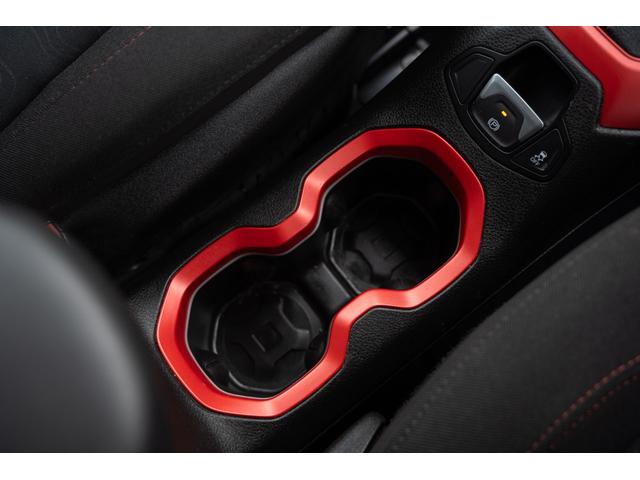 ジープ・レネゲード トレイルホーク　／関東仕入れ／４ＷＤモデル／エクストリームアルミホイール／Ｂｌｕｅｔｏｏｔｈナビ／ウィンカーミラー／ＨＩＤライト／オートエアコン／クリアランスソナー／レーンキープアシスト／ＡＢＳ／ＡＩＲＢＡＧ／（43枚目）