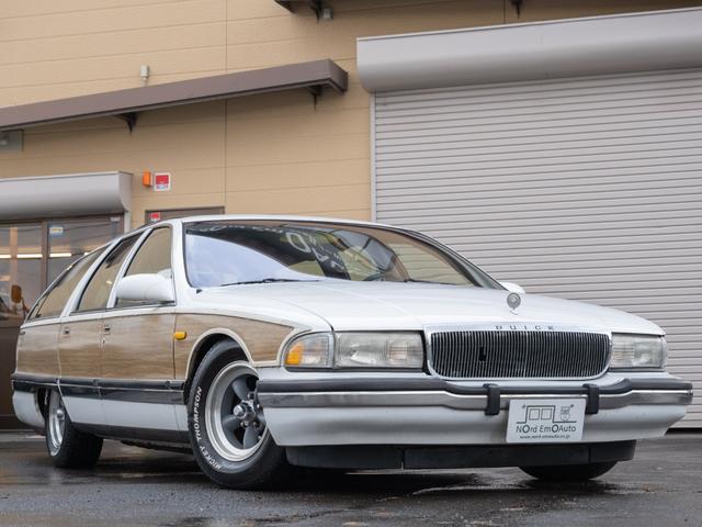ビュイックロードマスター ワゴン　／九州仕入れ／新車並行モデル／最終年式／ＬＴ１エンジン／ウッドデカール／アメリカンレーシングアルミホイール／ミッキートンプソンホワイトレタータイヤ／室内電動シート／本革シート／サンルーフ／ＡＢＳ（2枚目）