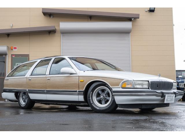 ビュイックロードマスター ワゴン　／九州仕入れ／新車並行モデル／最終年式／ＬＴ１エンジン／ウッドデカール／アメリカンレーシングアルミホイール／ミッキートンプソンホワイトレタータイヤ／室内電動シート／本革シート／サンルーフ／ＡＢＳ（8枚目）