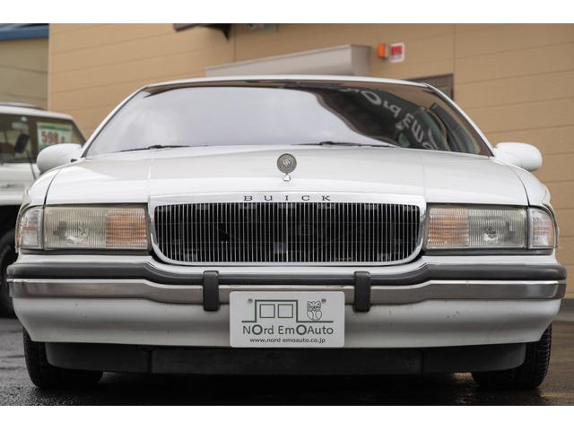 ビュイックロードマスター ワゴン　／九州仕入れ／新車並行モデル／最終年式／ＬＴ１エンジン／ウッドデカール／アメリカンレーシングアルミホイール／ミッキートンプソンホワイトレタータイヤ／室内電動シート／本革シート／サンルーフ／ＡＢＳ（11枚目）