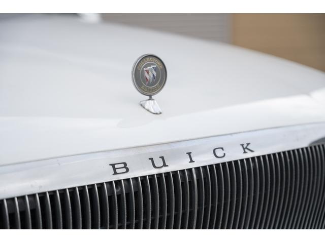 ビュイックロードマスター ワゴン　／九州仕入れ／新車並行モデル／最終年式／ＬＴ１エンジン／ウッドデカール／アメリカンレーシングアルミホイール／ミッキートンプソンホワイトレタータイヤ／室内電動シート／本革シート／サンルーフ／ＡＢＳ（13枚目）