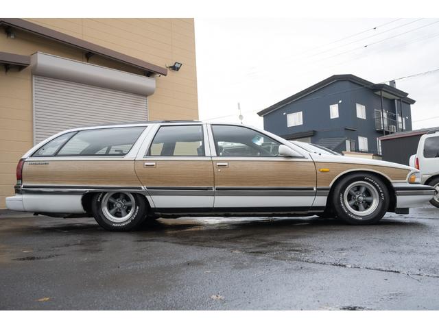 ビュイックロードマスター ワゴン　／九州仕入れ／新車並行モデル／最終年式／ＬＴ１エンジン／ウッドデカール／アメリカンレーシングアルミホイール／ミッキートンプソンホワイトレタータイヤ／室内電動シート／本革シート／サンルーフ／ＡＢＳ（16枚目）