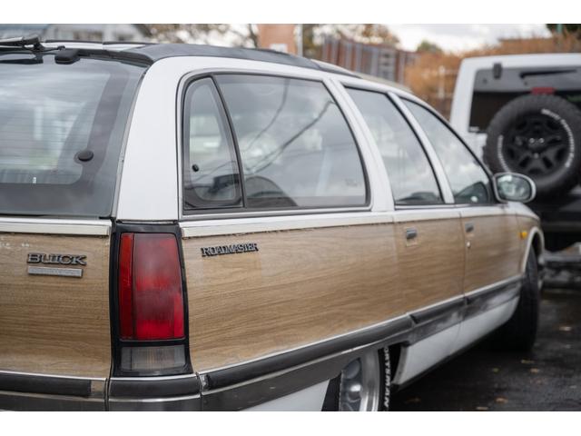 ビュイックロードマスター ワゴン　／九州仕入れ／新車並行モデル／最終年式／ＬＴ１エンジン／ウッドデカール／アメリカンレーシングアルミホイール／ミッキートンプソンホワイトレタータイヤ／室内電動シート／本革シート／サンルーフ／ＡＢＳ（20枚目）