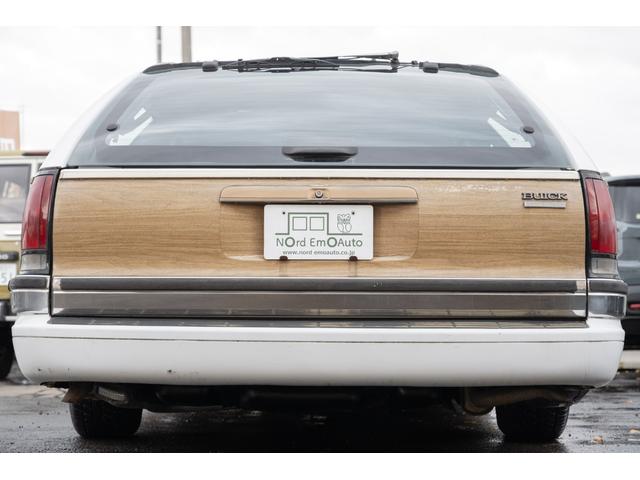 ビュイックロードマスター ワゴン　／九州仕入れ／新車並行モデル／最終年式／ＬＴ１エンジン／ウッドデカール／アメリカンレーシングアルミホイール／ミッキートンプソンホワイトレタータイヤ／室内電動シート／本革シート／サンルーフ／ＡＢＳ（23枚目）