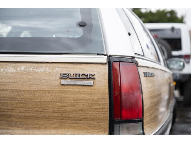 ビュイックロードマスター ワゴン　／九州仕入れ／新車並行モデル／最終年式／ＬＴ１エンジン／ウッドデカール／アメリカンレーシングアルミホイール／ミッキートンプソンホワイトレタータイヤ／室内電動シート／本革シート／サンルーフ／ＡＢＳ（24枚目）