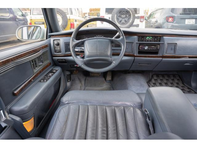 ビュイックロードマスター ワゴン　／九州仕入れ／新車並行モデル／最終年式／ＬＴ１エンジン／ウッドデカール／アメリカンレーシングアルミホイール／ミッキートンプソンホワイトレタータイヤ／室内電動シート／本革シート／サンルーフ／ＡＢＳ（28枚目）