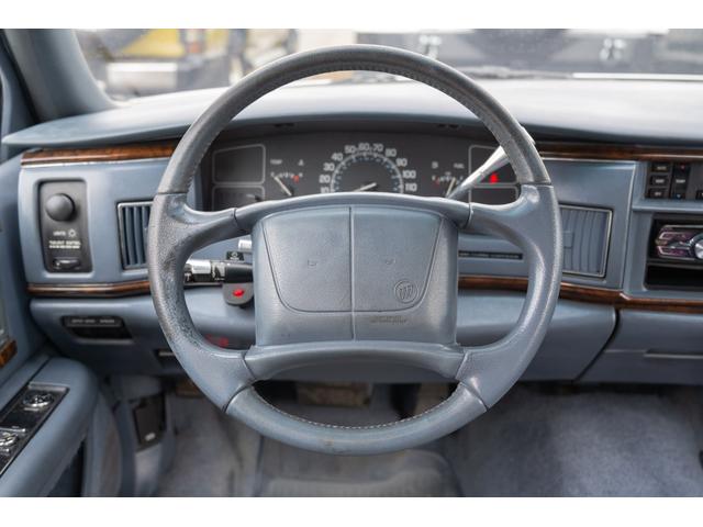 ビュイックロードマスター ワゴン　／九州仕入れ／新車並行モデル／最終年式／ＬＴ１エンジン／ウッドデカール／アメリカンレーシングアルミホイール／ミッキートンプソンホワイトレタータイヤ／室内電動シート／本革シート／サンルーフ／ＡＢＳ（30枚目）