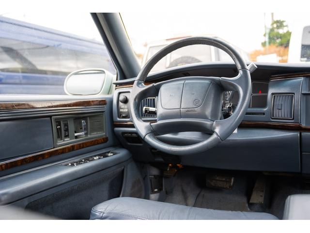 ビュイックロードマスター ワゴン　／九州仕入れ／新車並行モデル／最終年式／ＬＴ１エンジン／ウッドデカール／アメリカンレーシングアルミホイール／ミッキートンプソンホワイトレタータイヤ／室内電動シート／本革シート／サンルーフ／ＡＢＳ（31枚目）