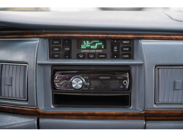 ビュイックロードマスター ワゴン　／九州仕入れ／新車並行モデル／最終年式／ＬＴ１エンジン／ウッドデカール／アメリカンレーシングアルミホイール／ミッキートンプソンホワイトレタータイヤ／室内電動シート／本革シート／サンルーフ／ＡＢＳ（32枚目）